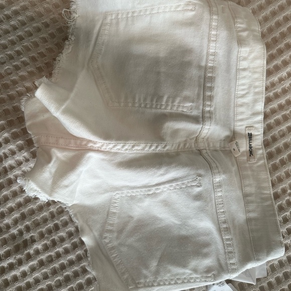 Billabong Lite Hearted Denim short Women’s Size 26 Color white - Picture 3 of 4